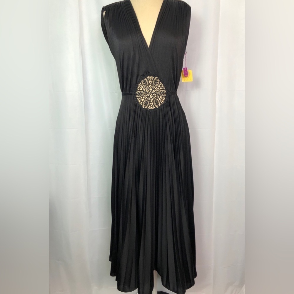 TAHARI Black Sleeveless Pleaded Flare Skirt V-Neckline Lace Dress Size 7/8